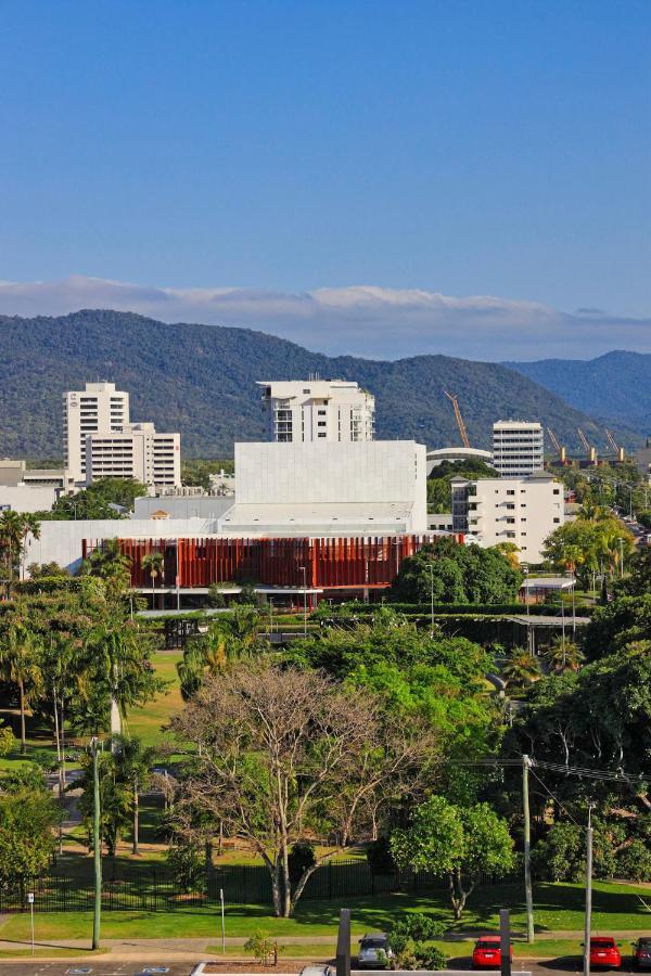 Sunshine Tower Hotel Cairns Exterior foto